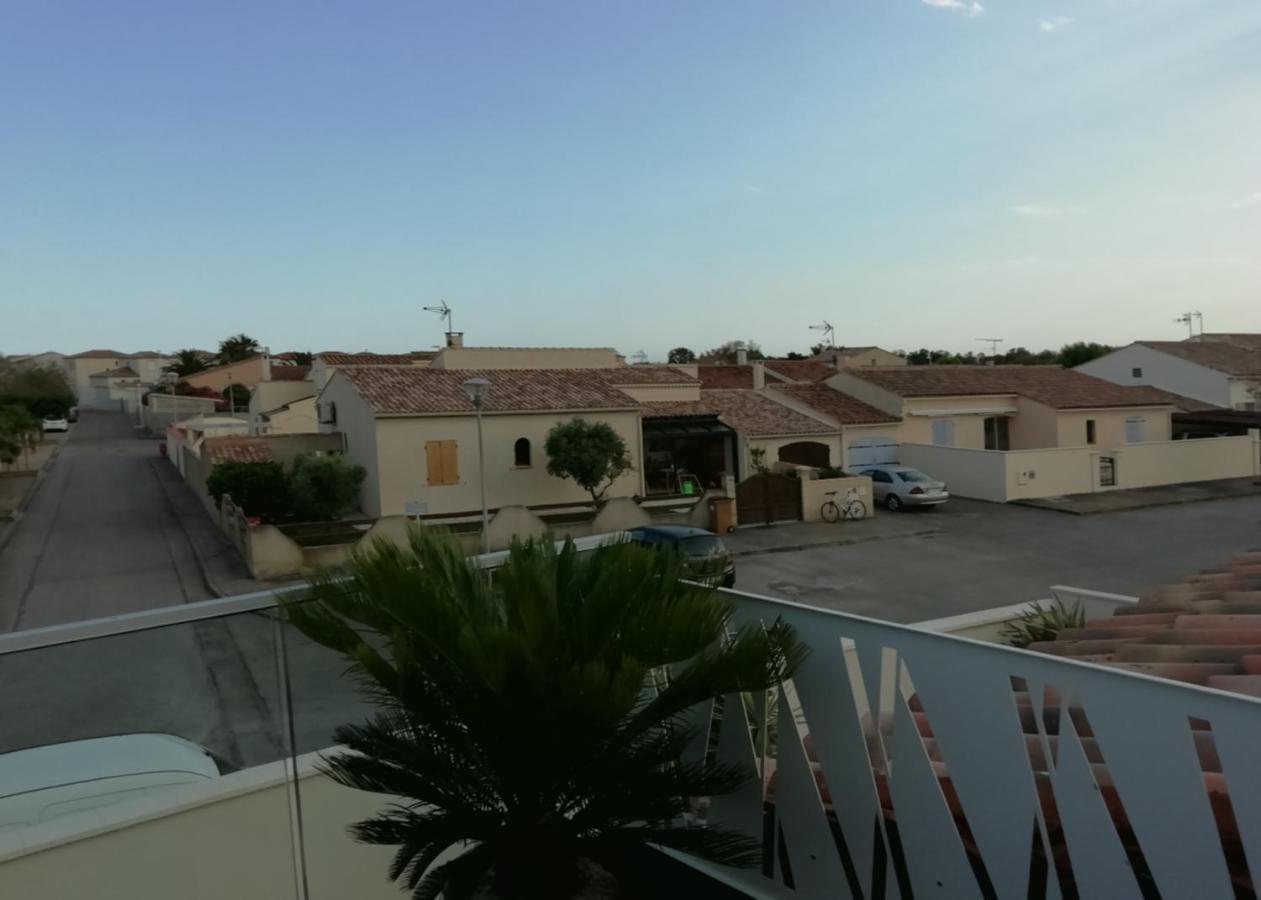 Appartement Au Dessus De La Maison Du Saunier Salin-de-Giraud Exterior photo